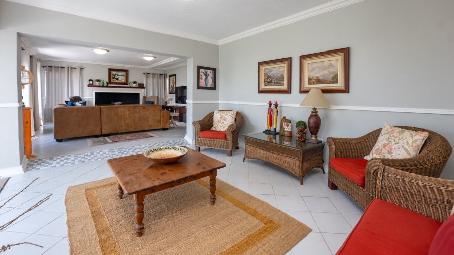 5 Bedroom Property for Sale in Struisbaai Western Cape